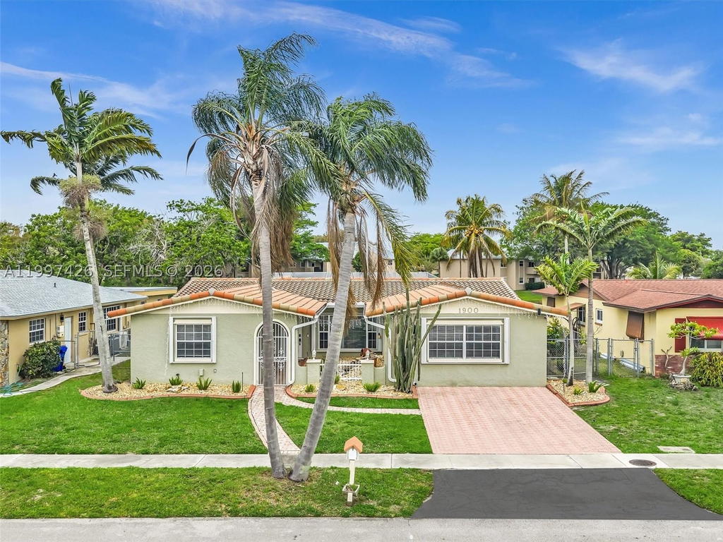 Real estate property located at 1900 95th Ave, Broward, Rainbow Lakes, Pembroke Pines, FL