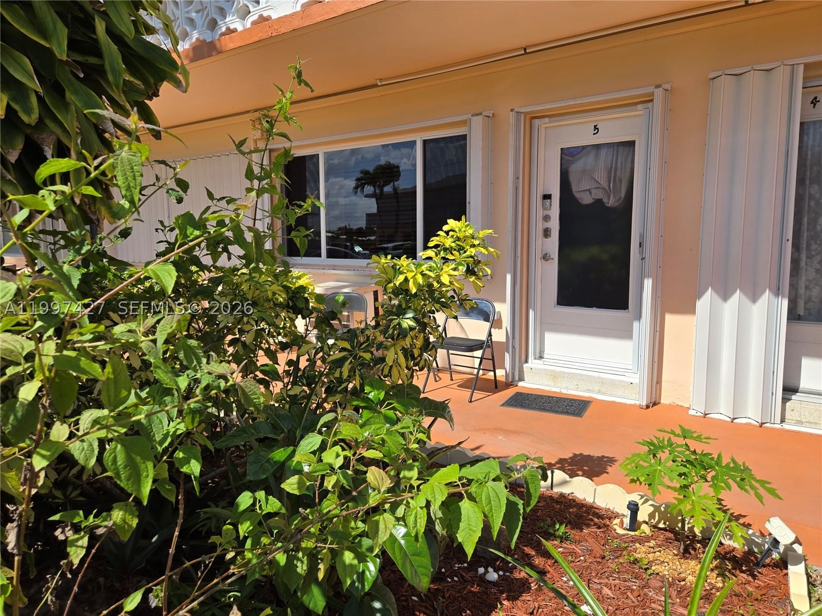 Real estate property located at 820 11th Ave #5B, Broward, Rolen Lake Gardens Co-op, Hallandale Beach, FL
