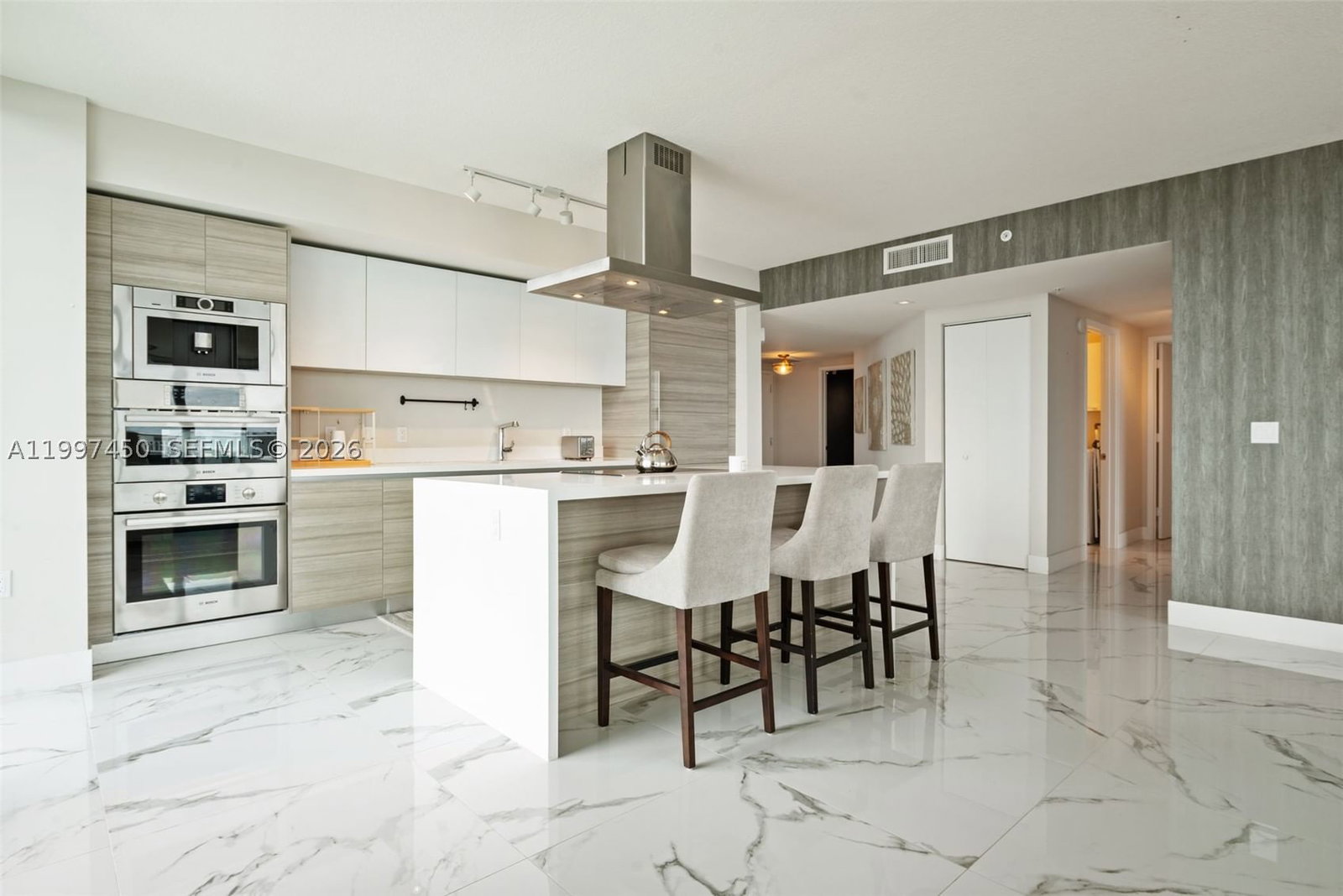 Real estate property located at 330 Sunny Isles Blvd #5-2102, Miami-dade, Parque Towers Condo, Sunny Isles Beach, FL