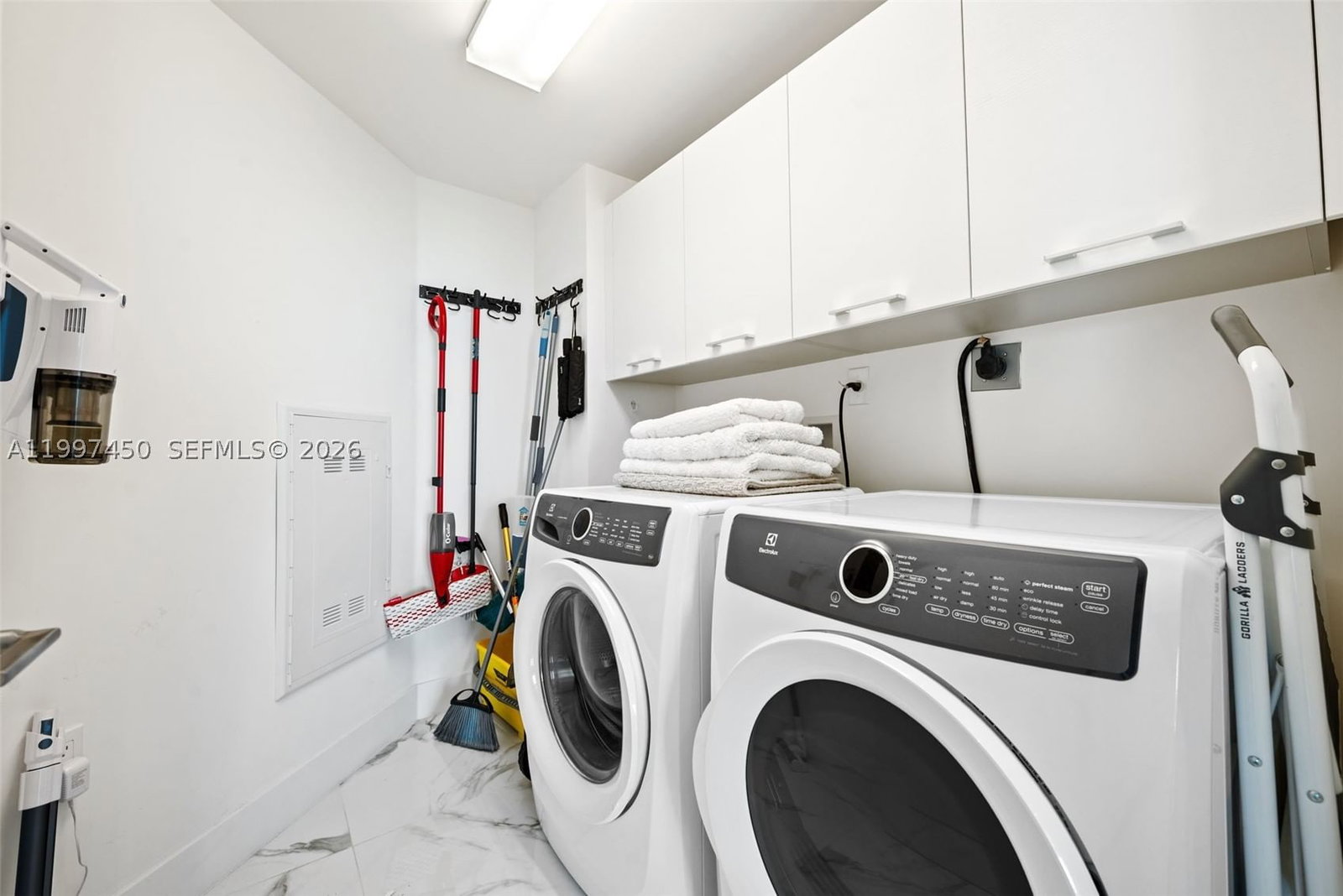 Real estate property located at 330 Sunny Isles Blvd #5-2102, Miami-dade, Parque Towers Condo, Sunny Isles Beach, FL