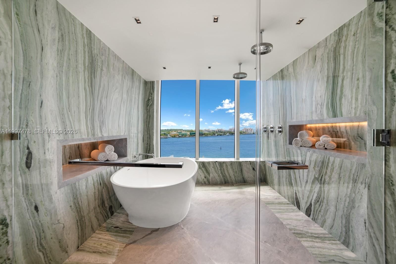 Real estate property located at 1000 Pointe Dr #901, Miami-dade, Murano At Portofino Condo, Miami Beach, FL