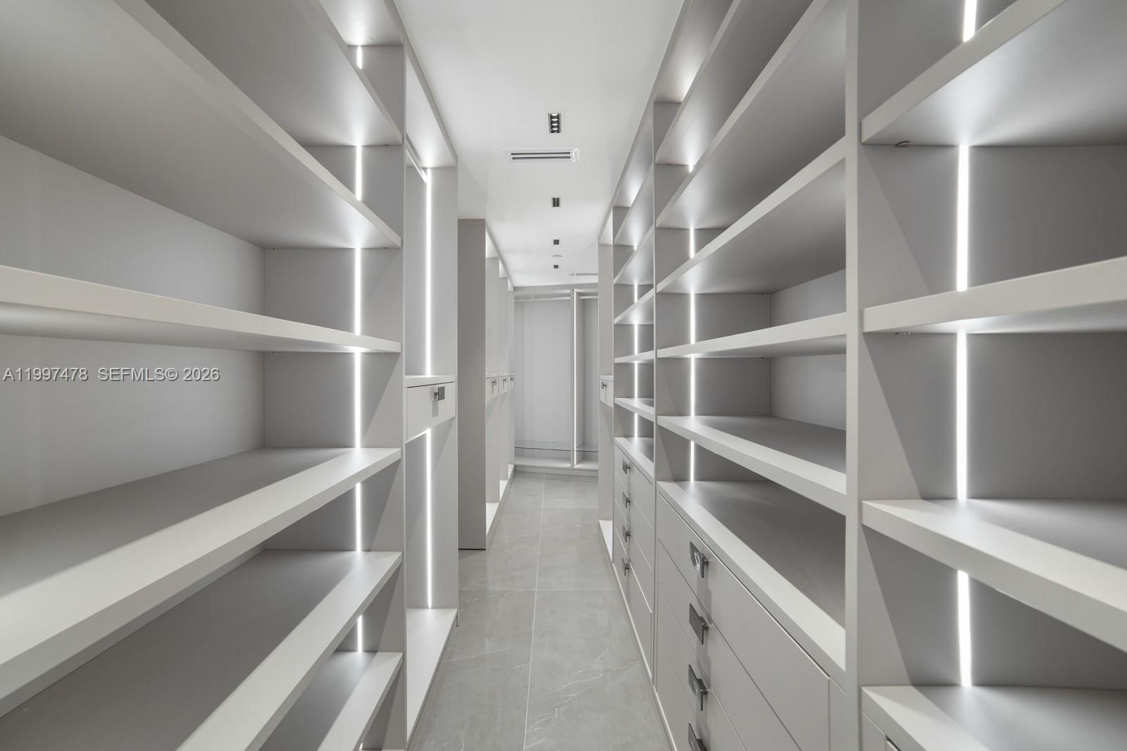 Real estate property located at 1000 Pointe Dr #901, Miami-dade, Murano At Portofino Condo, Miami Beach, FL