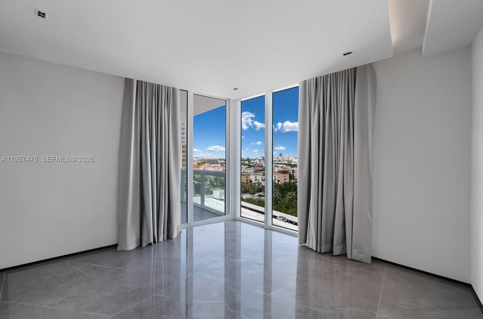 Real estate property located at 1000 Pointe Dr #901, Miami-dade, Murano At Portofino Condo, Miami Beach, FL