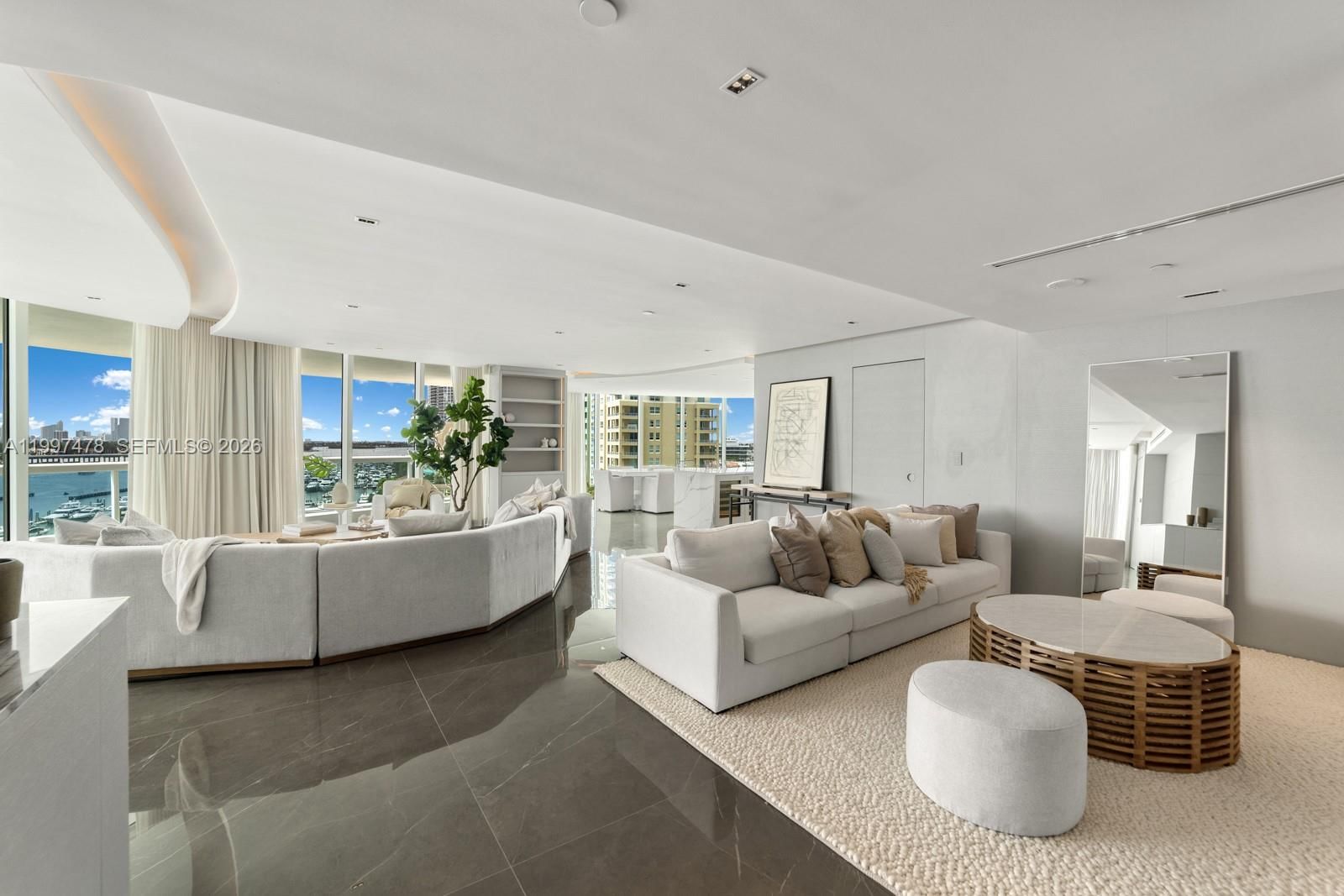 Real estate property located at 1000 Pointe Dr #901, Miami-dade, Murano At Portofino Condo, Miami Beach, FL
