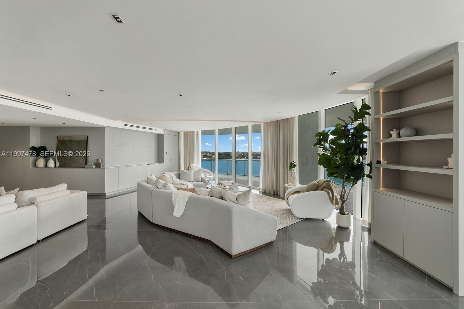 Real estate property located at 1000 Pointe Dr #901, Miami-dade, Murano At Portofino Condo, Miami Beach, FL