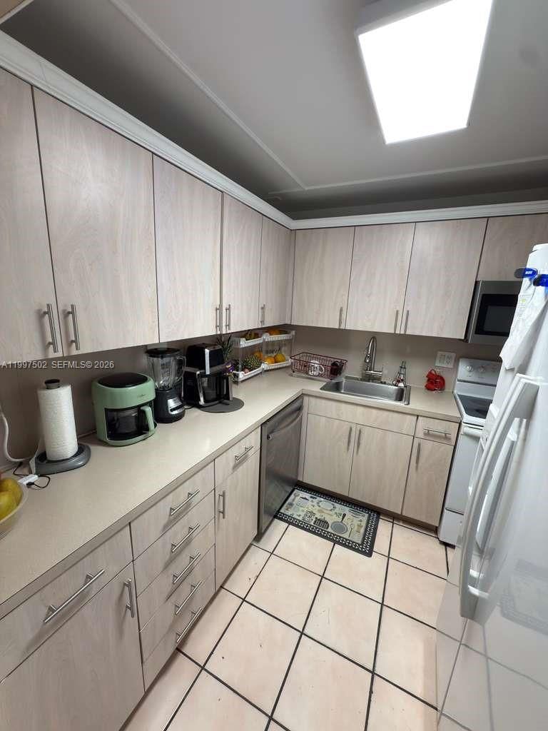 Real estate property located at 1825 44th Pl #208, Miami-dade, Imperial Terraces Condo, Hialeah, FL