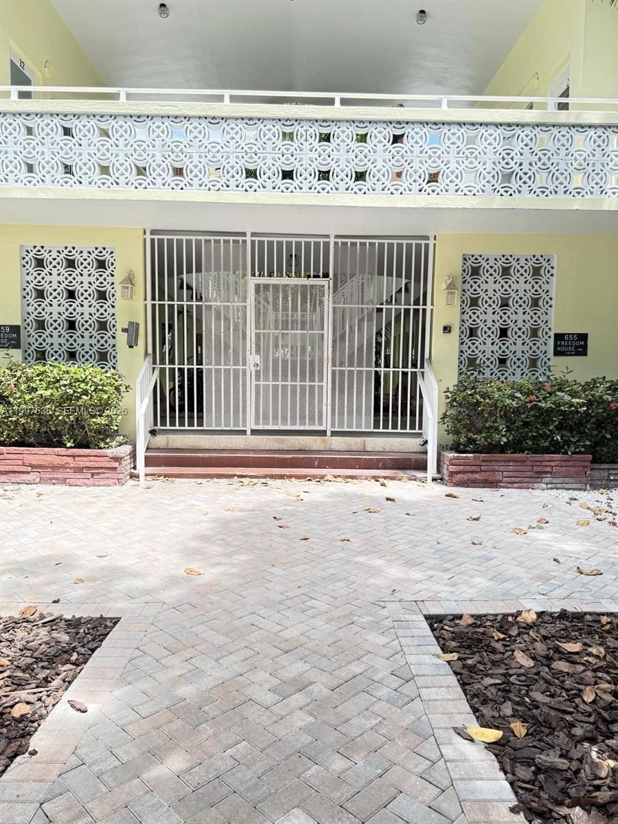 Real estate property located at 655 Meridian Ave #2, Miami-dade, Freedom House Inc-co-op, Miami Beach, FL