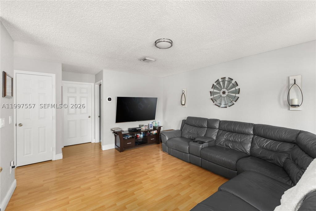 Real estate property located at 317 191st Ter, Broward, Twin Acres, Pembroke Pines, FL