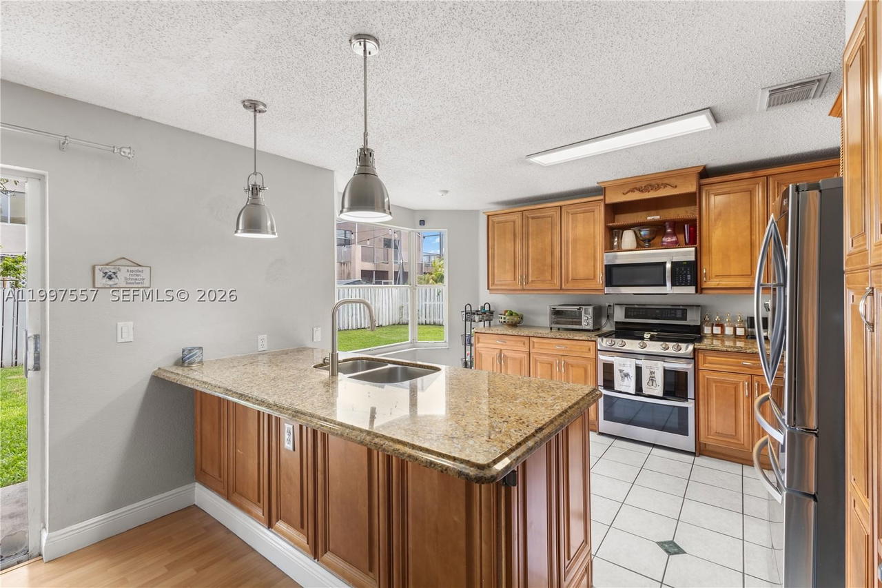 Real estate property located at 317 191st Ter, Broward, Twin Acres, Pembroke Pines, FL