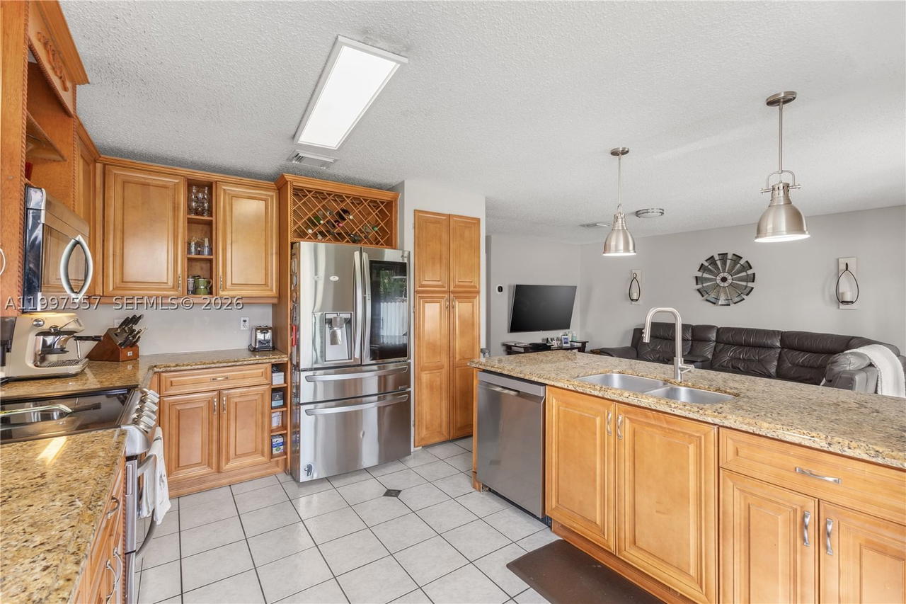 Real estate property located at 317 191st Ter, Broward, Twin Acres, Pembroke Pines, FL