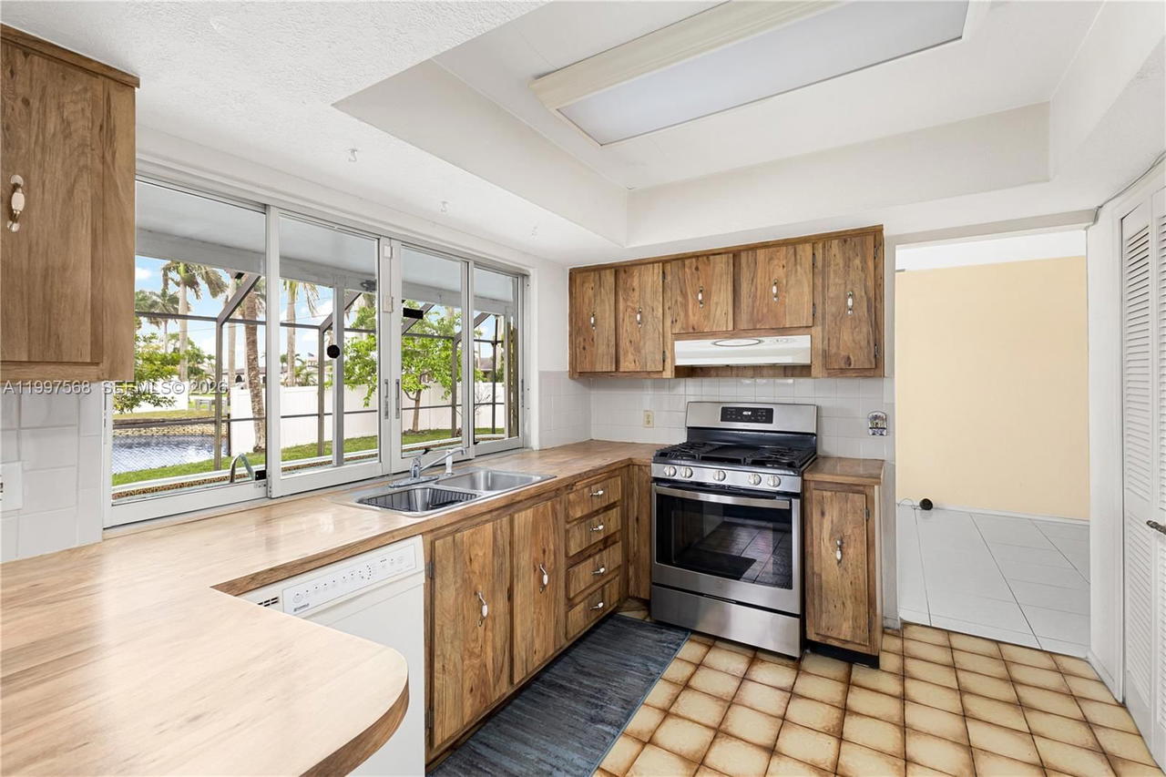 Real estate property located at 11500 42nd St, Broward, Sunrise Golf Vlg Sec 24, Sunrise, FL