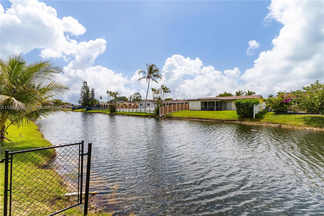 Real estate property located at 11500 42nd St, Broward, Sunrise Golf Vlg Sec 24, Sunrise, FL