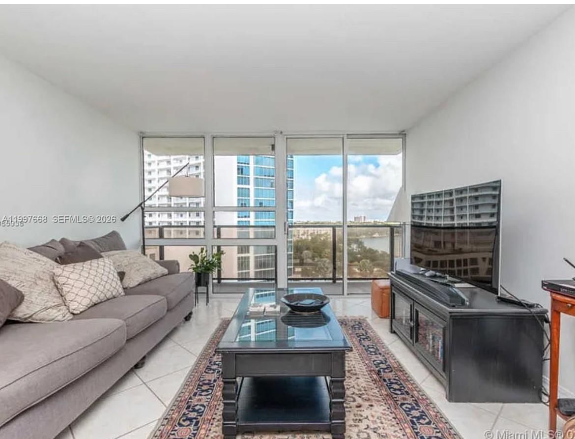 Real estate property located at 600 36th St #1006, Miami-dade, Charter Club Condo, Miami, FL