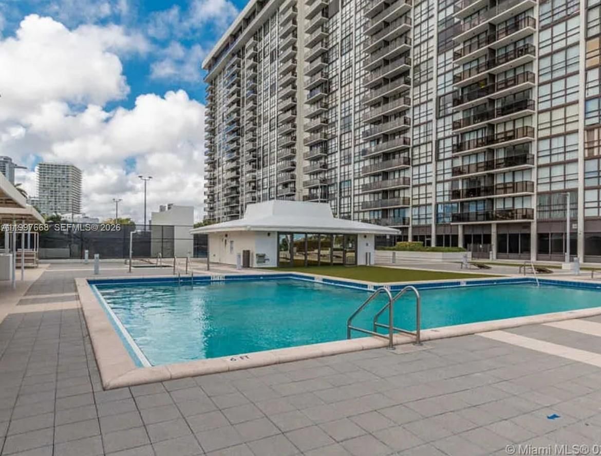 Real estate property located at 600 36th St #1006, Miami-dade, Charter Club Condo, Miami, FL