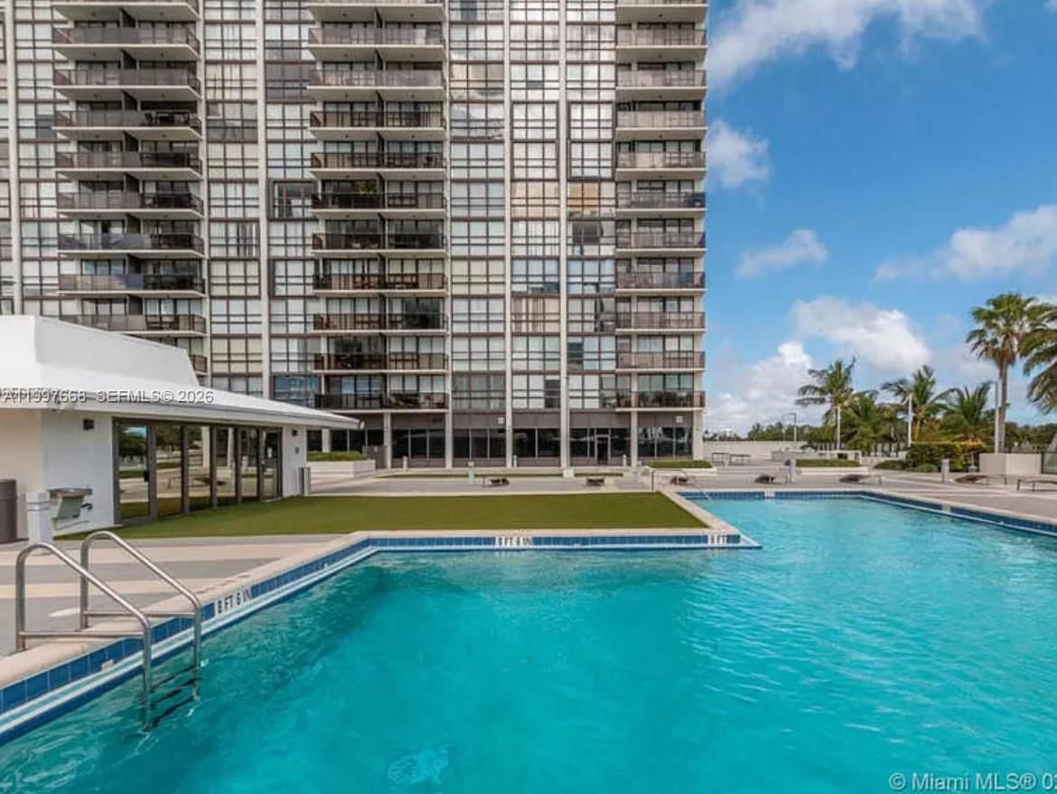 Real estate property located at 600 36th St #1006, Miami-dade, Charter Club Condo, Miami, FL