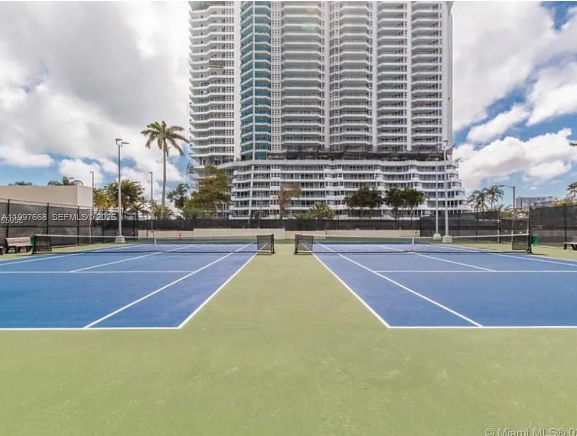 Real estate property located at 600 36th St #1006, Miami-dade, Charter Club Condo, Miami, FL
