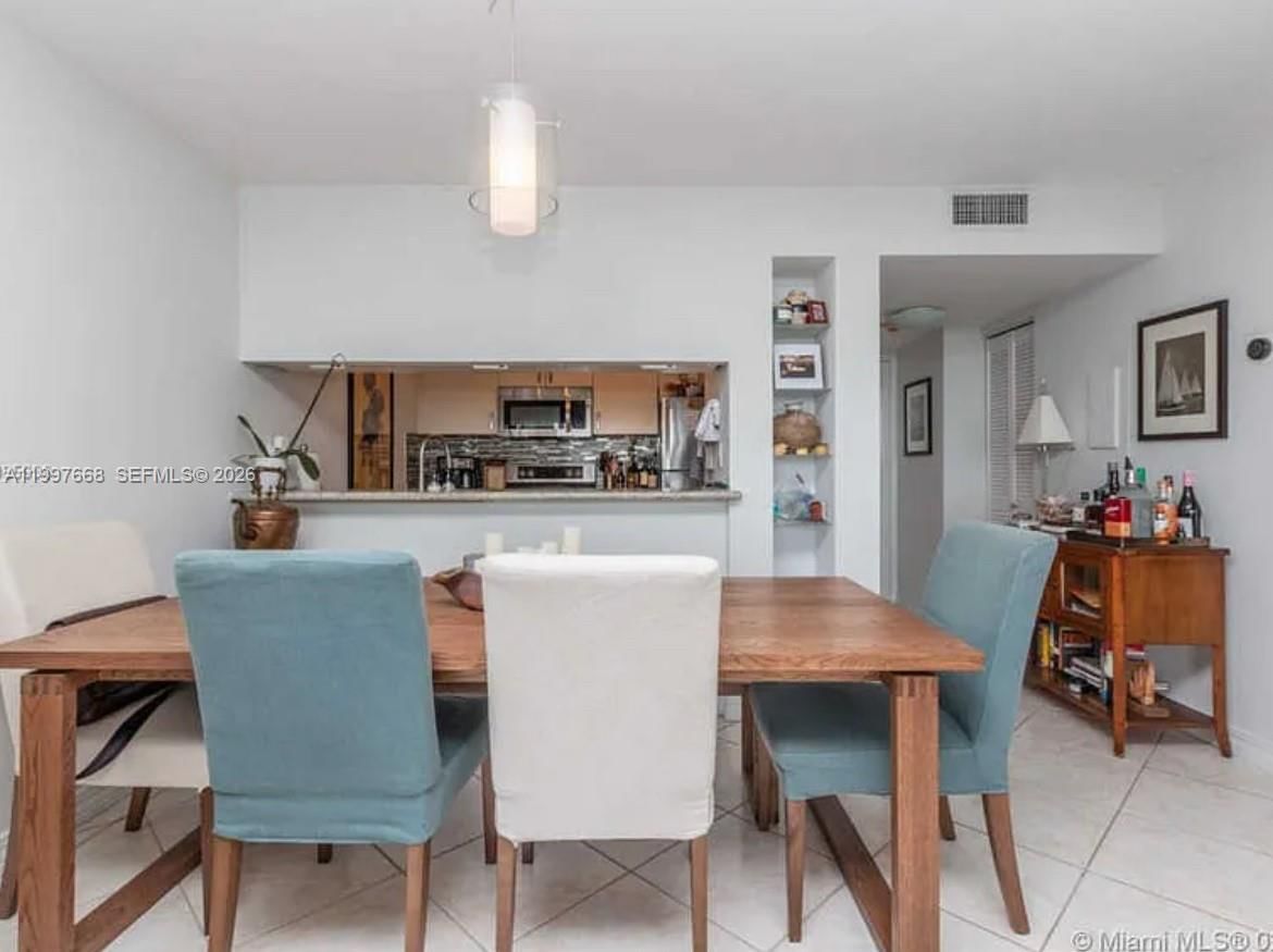 Real estate property located at 600 36th St #1006, Miami-dade, Charter Club Condo, Miami, FL