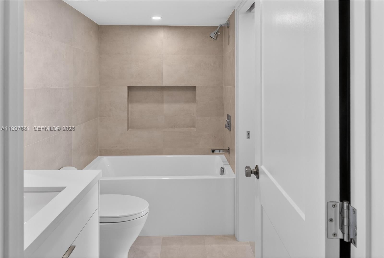 Real estate property located at 7601 Treasure Dr #2319, Miami-dade, The Grandview Palace Cond, North Bay Village, FL