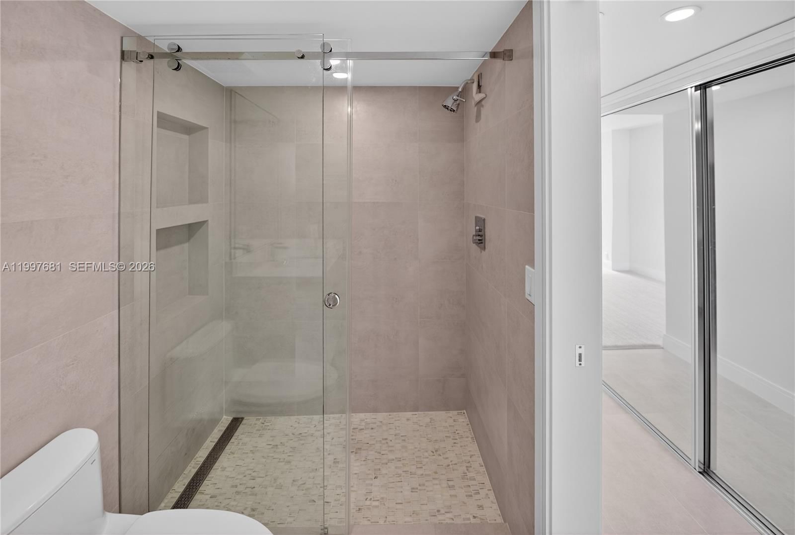 Real estate property located at 7601 Treasure Dr #2319, Miami-dade, The Grandview Palace Cond, North Bay Village, FL