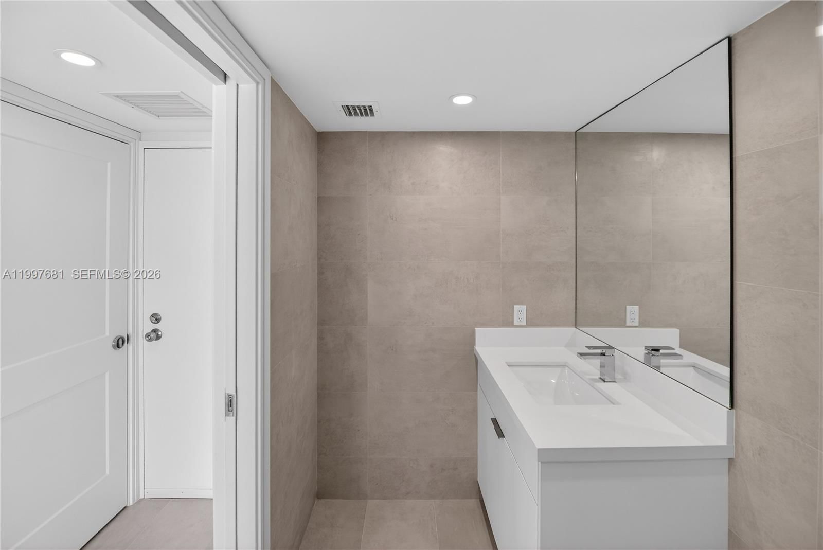 Real estate property located at 7601 Treasure Dr #2319, Miami-dade, The Grandview Palace Cond, North Bay Village, FL