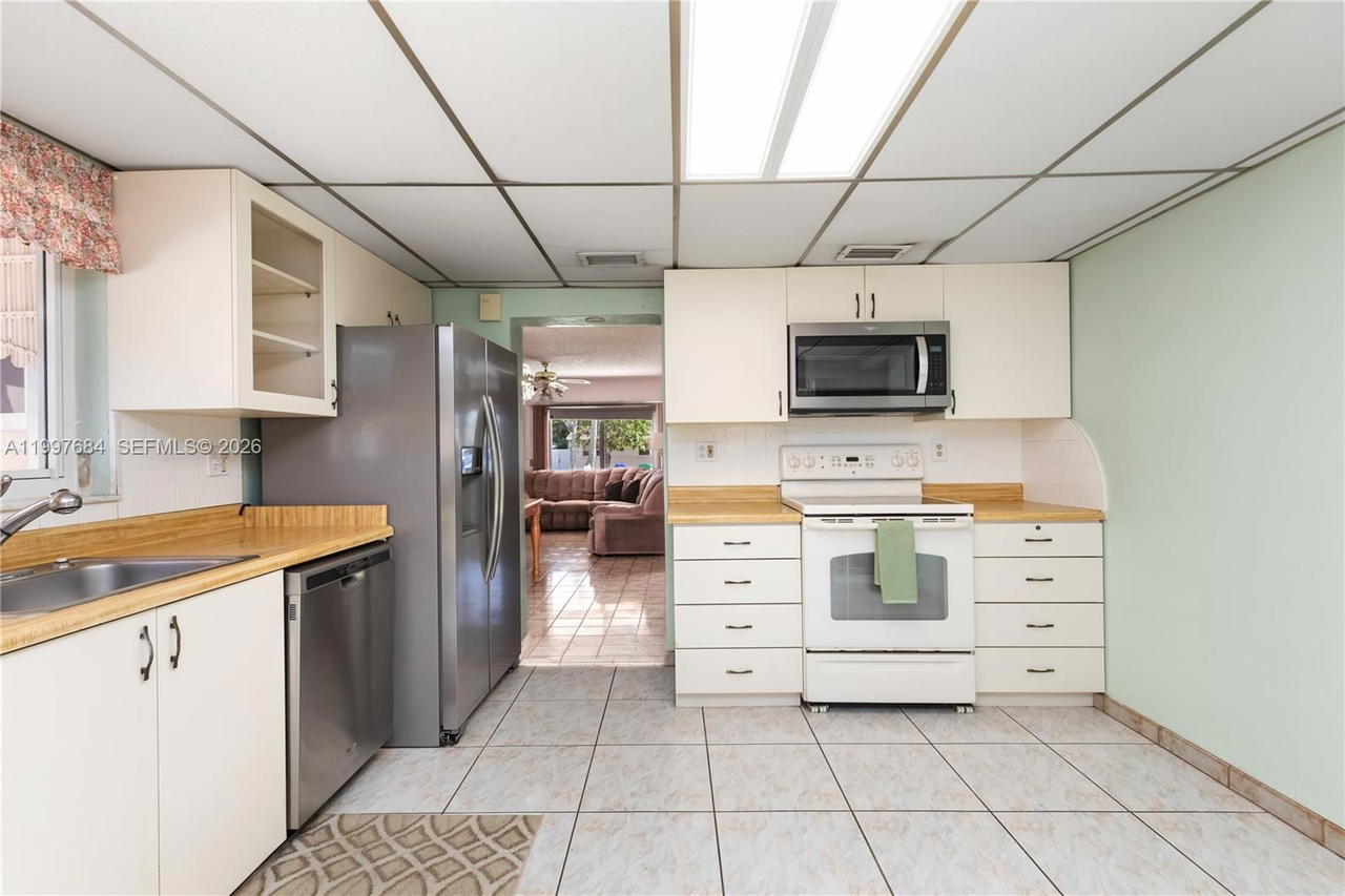 Real estate property located at 6441 23rd St, Broward, Welwyn Park, Miramar, FL