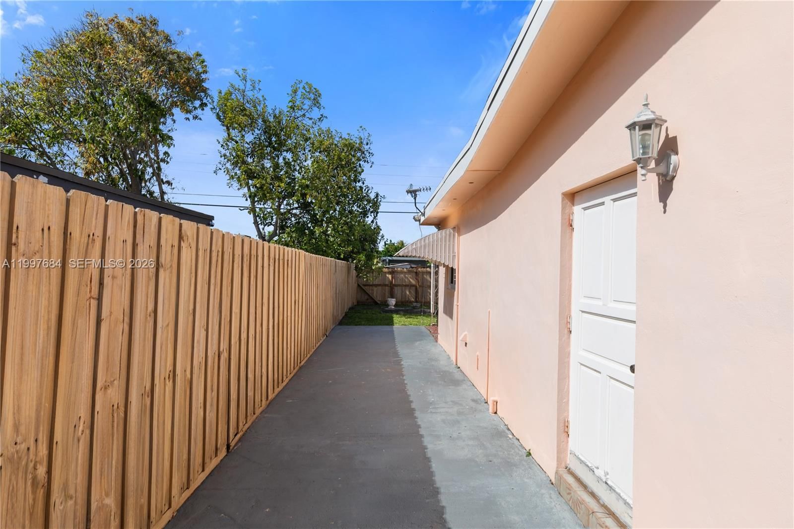 Real estate property located at 6441 23rd St, Broward, Welwyn Park, Miramar, FL