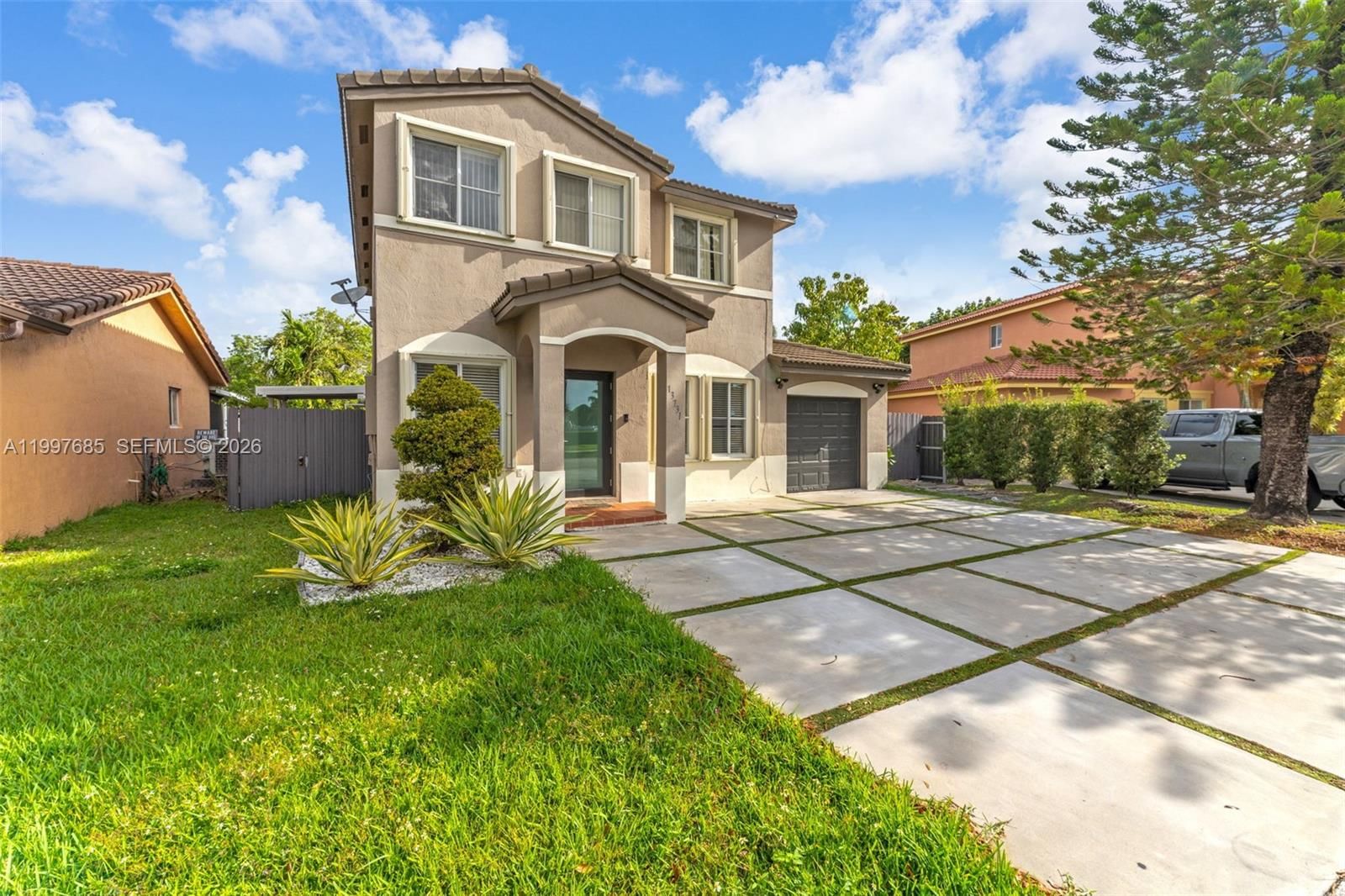 Real estate property located at 13731 173RD TERR, Miami-dade, Weitzer Serena Lakes Estat, Miami, FL