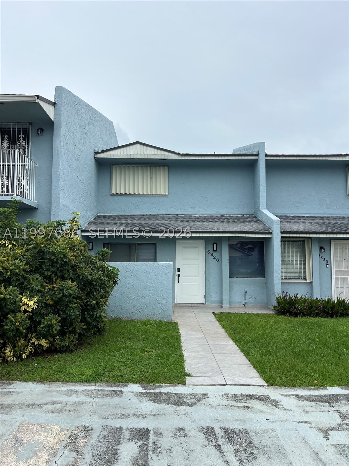 Real estate property located at 3826 107th Ave #2-2, Miami-dade, Chateaubleau Villas Condo, Miami, FL