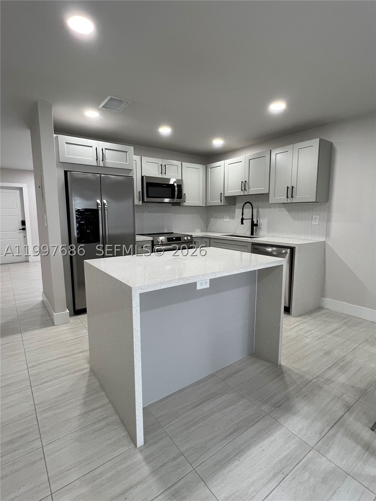 Real estate property located at 3826 107th Ave #2-2, Miami-dade, Chateaubleau Villas Condo, Miami, FL