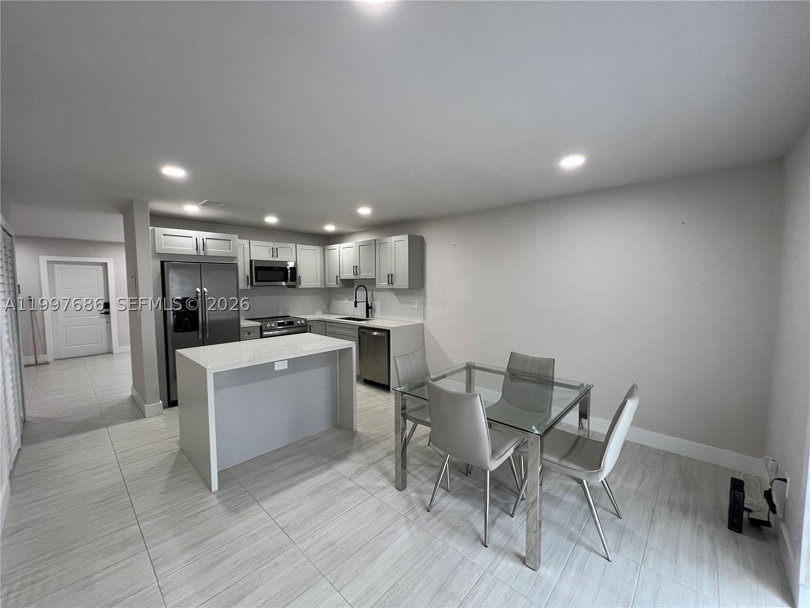 Real estate property located at 3826 107th Ave #2-2, Miami-dade, Chateaubleau Villas Condo, Miami, FL