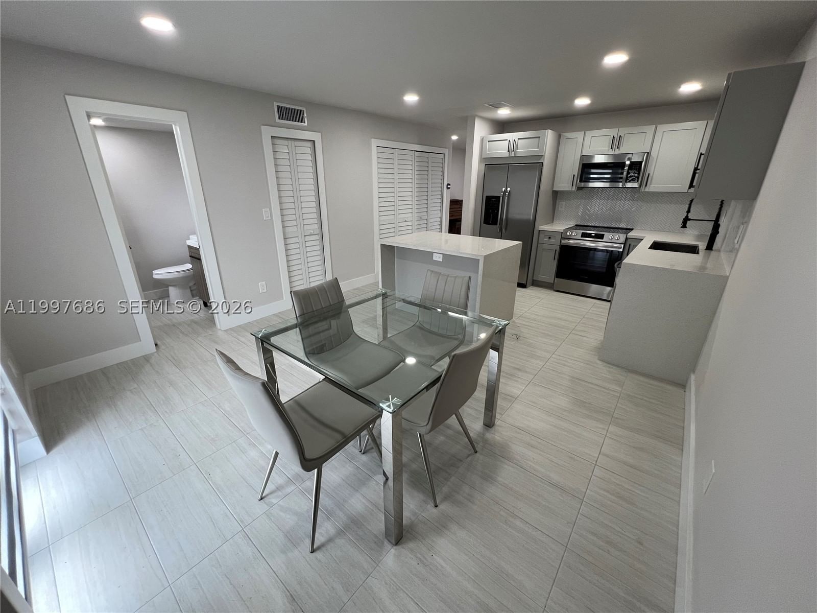 Real estate property located at 3826 107th Ave #2-2, Miami-dade, Chateaubleau Villas Condo, Miami, FL