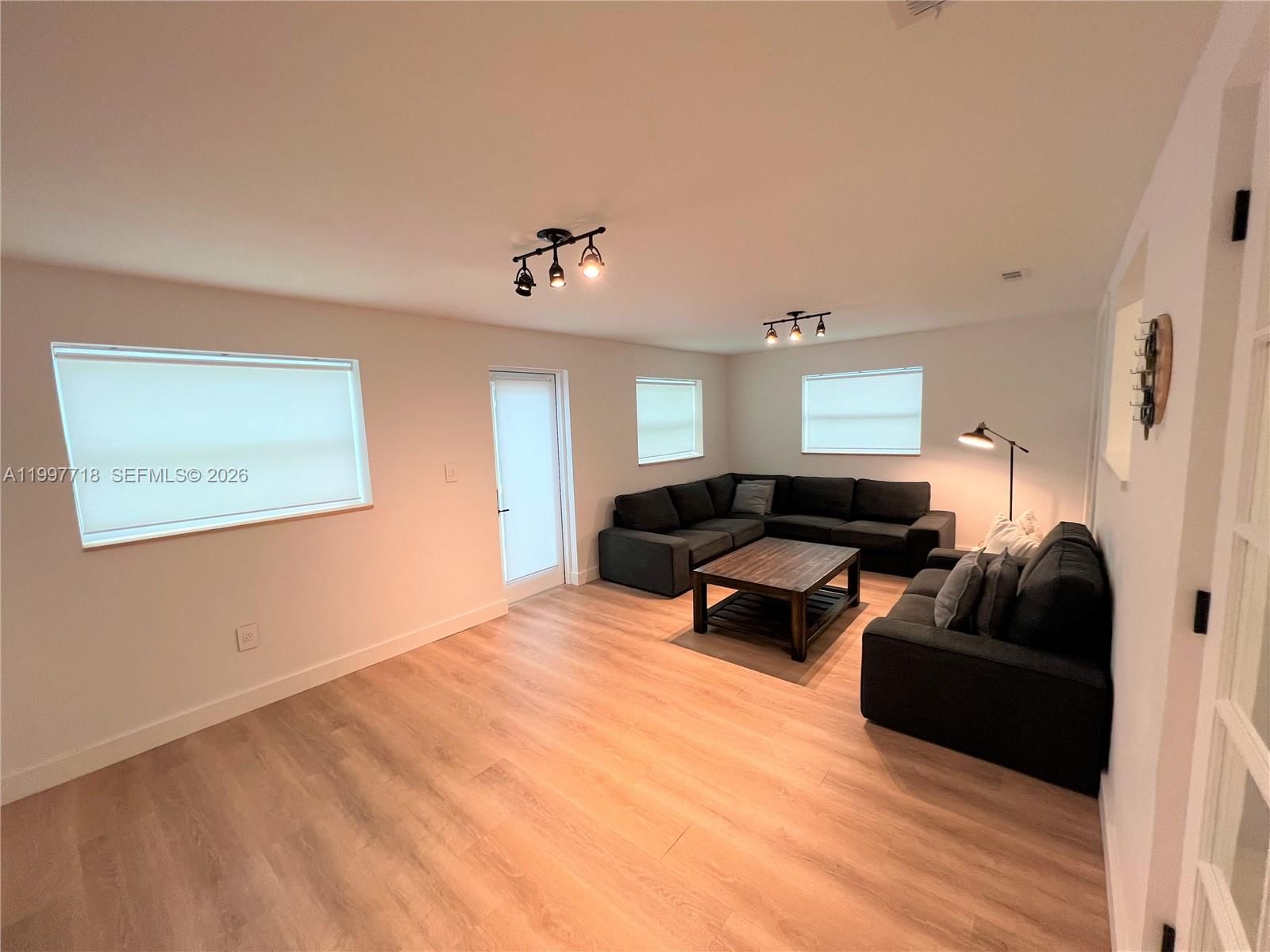 Real estate property located at 3827 88th Ct, Miami-dade, Bird Rd Highlands, Miami, FL