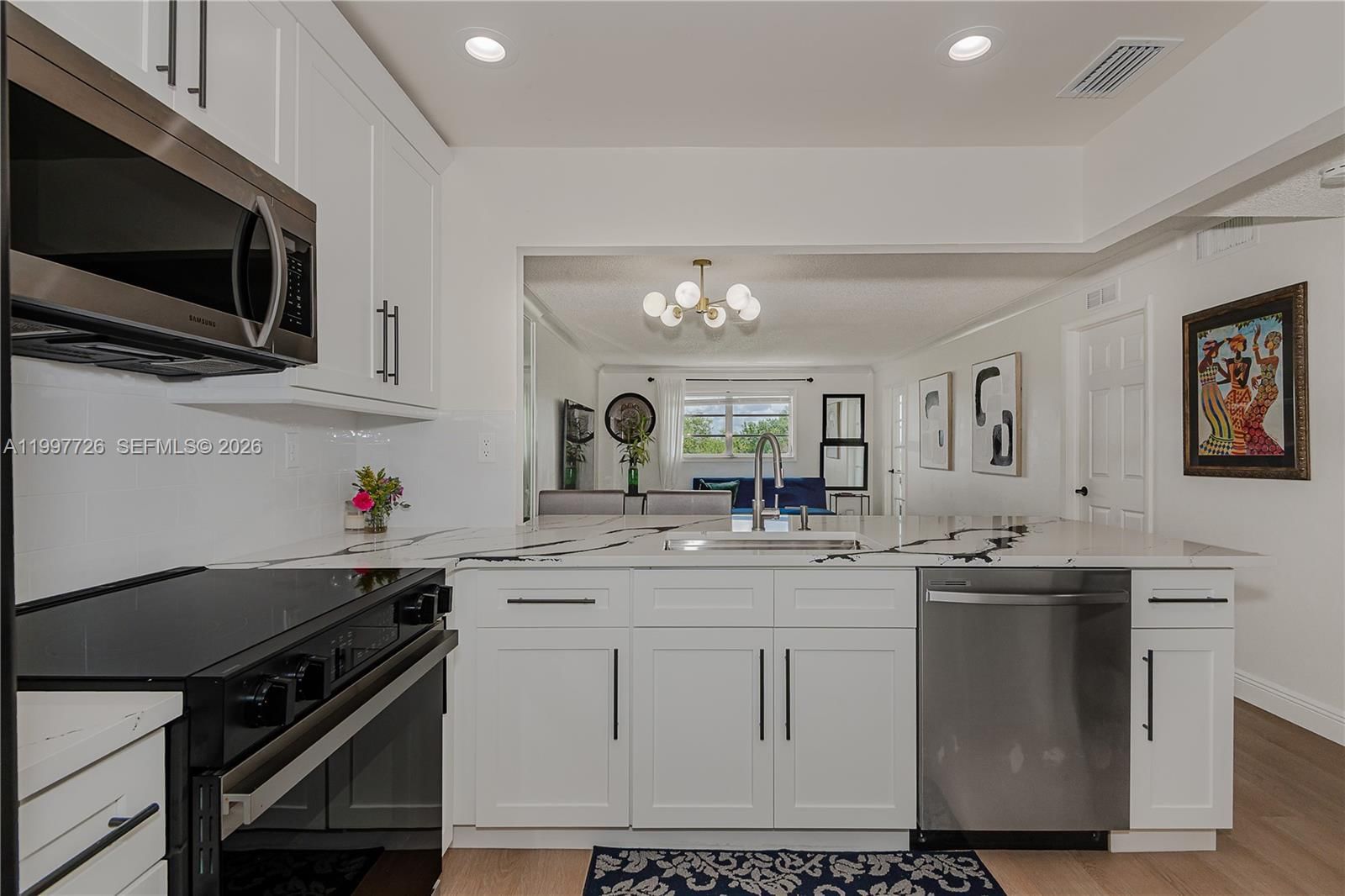 Real estate property located at 2500 81st Ave #304, Broward, Arrowhead Condo No V, Davie, FL