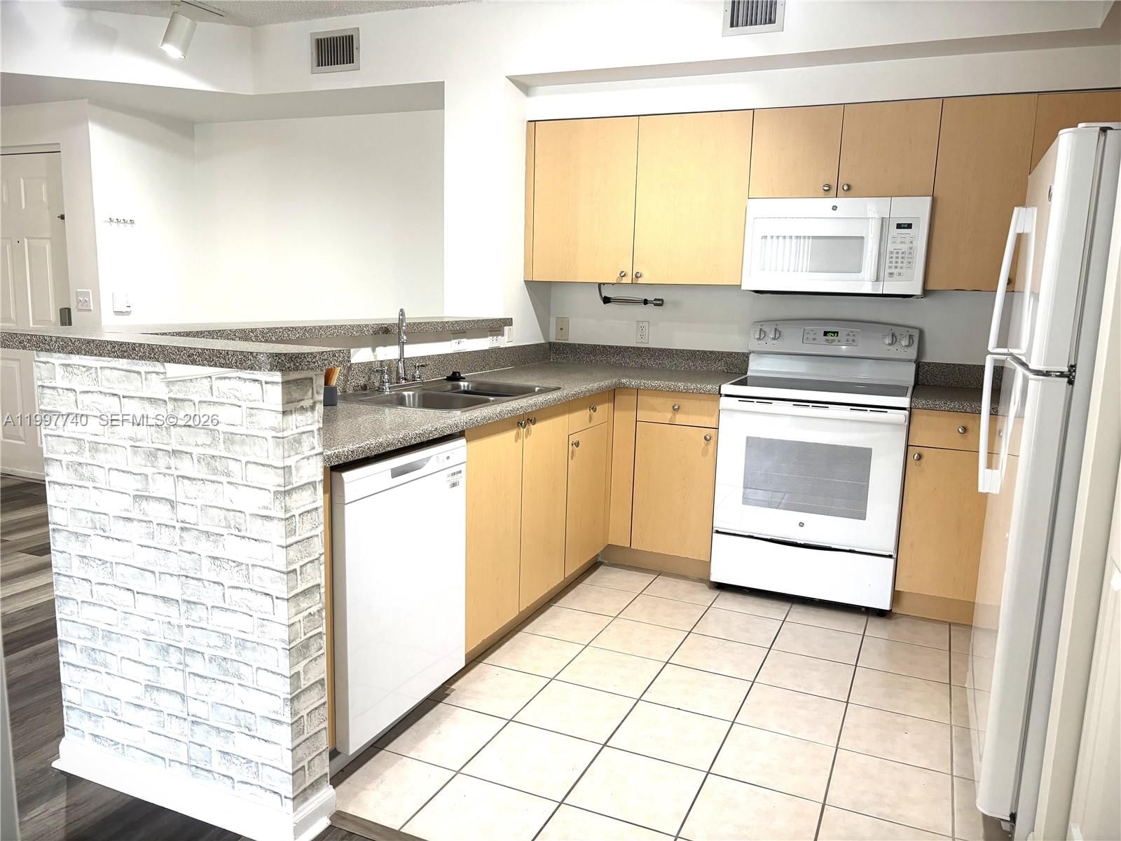 Real estate property located at 8050 Nob Hill Rd #105, Broward, El-ad Nob Hill Condo, Tamarac, FL