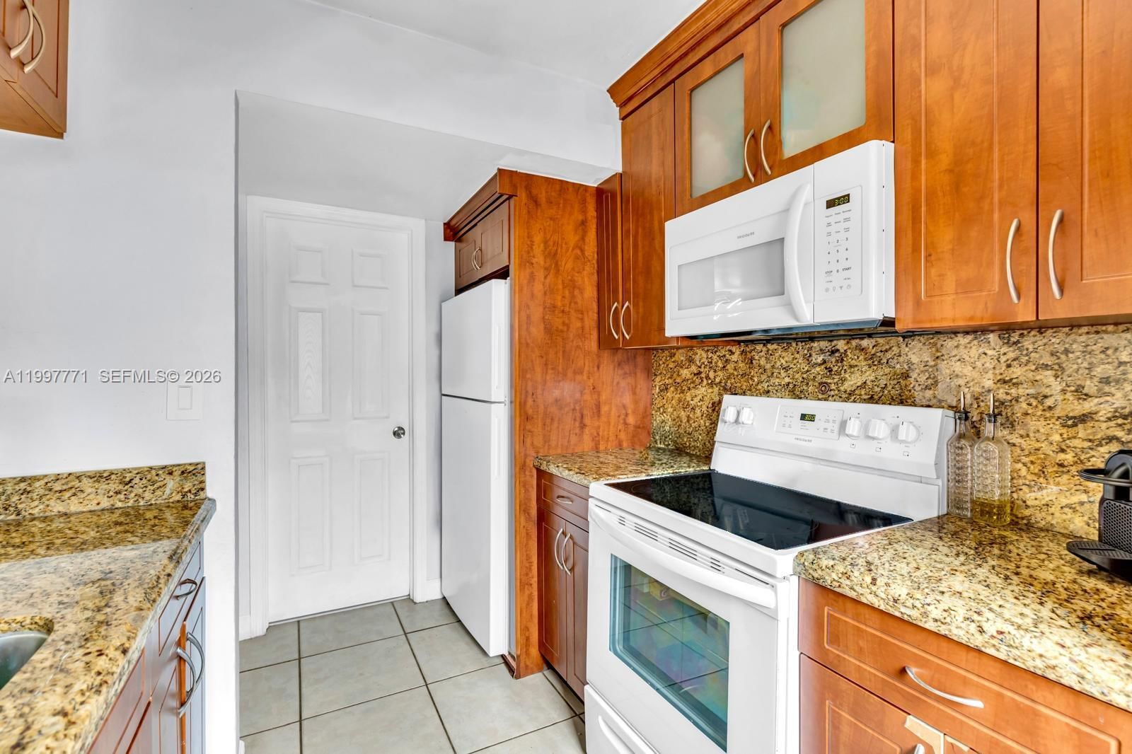 Real estate property located at 7130 Fairway Dr L26, Miami-dade, Cypress Village Condo, Miami Lakes, FL