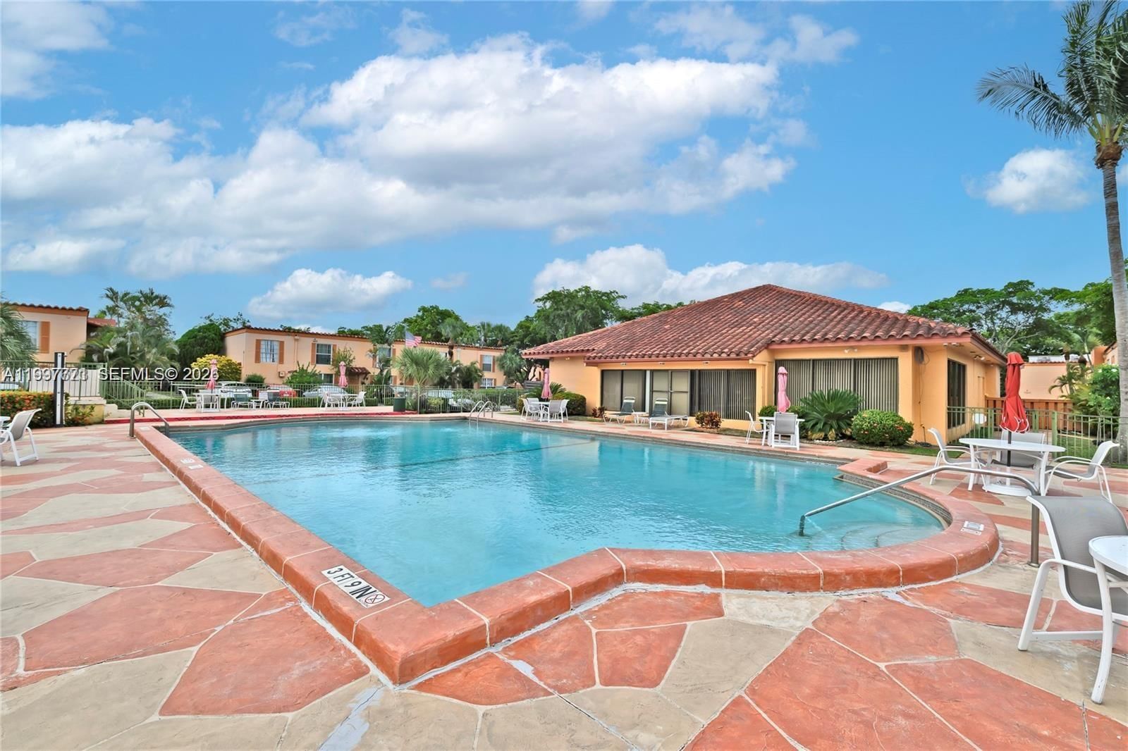 Real estate property located at 7130 Fairway Dr L26, Miami-dade, Cypress Village Condo, Miami Lakes, FL