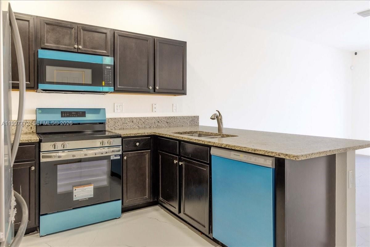 Real estate property located at 3335 94th Ter, Miami-dade, Bonterra, Hialeah, FL