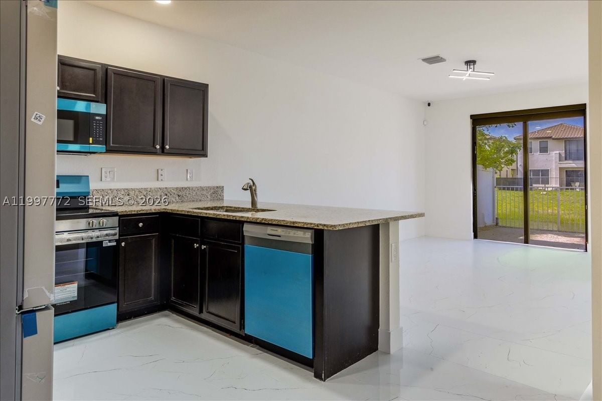 Real estate property located at 3335 94th Ter, Miami-dade, Bonterra, Hialeah, FL