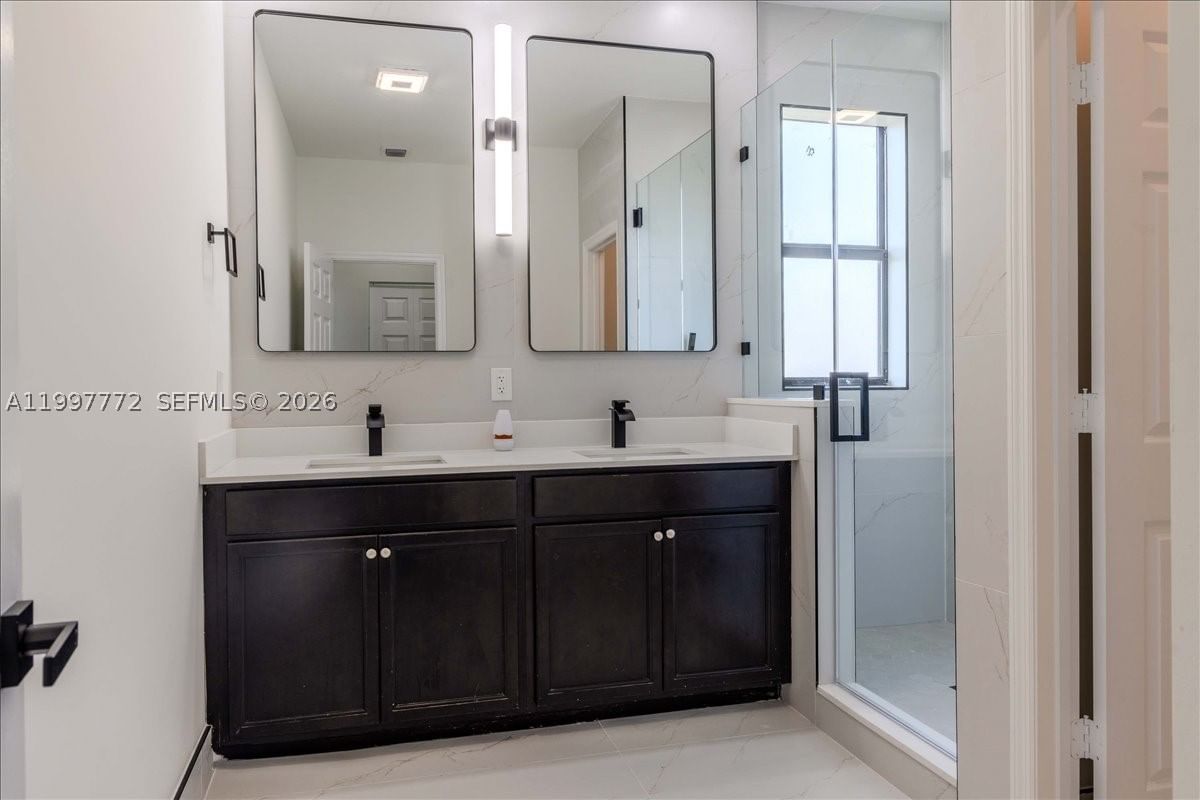 Real estate property located at 3335 94th Ter, Miami-dade, Bonterra, Hialeah, FL