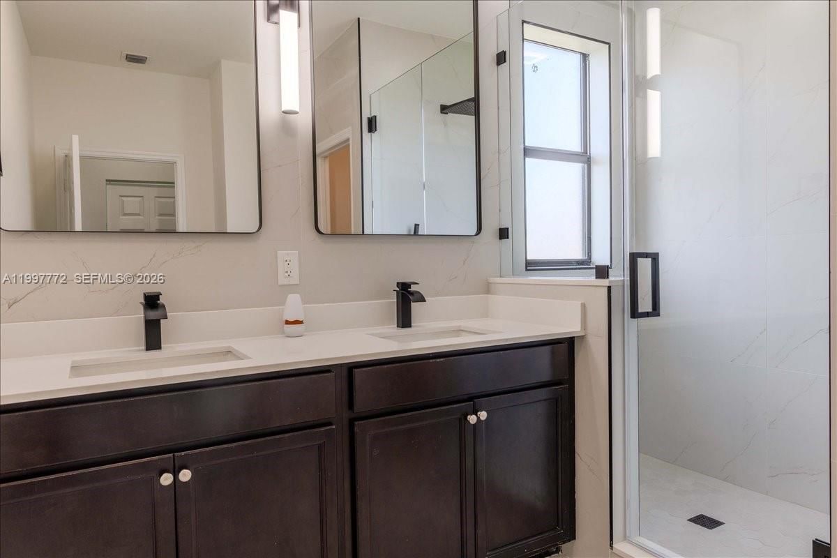 Real estate property located at 3335 94th Ter, Miami-dade, Bonterra, Hialeah, FL