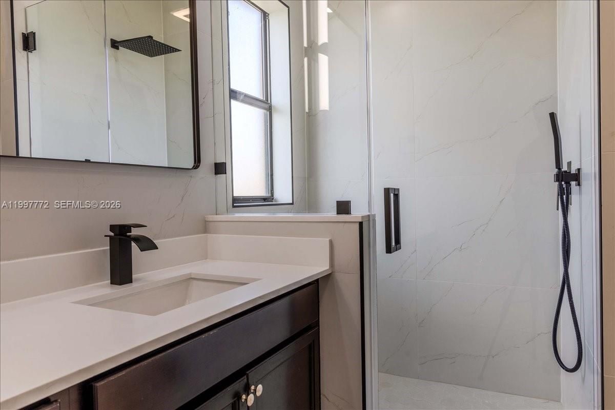 Real estate property located at 3335 94th Ter, Miami-dade, Bonterra, Hialeah, FL