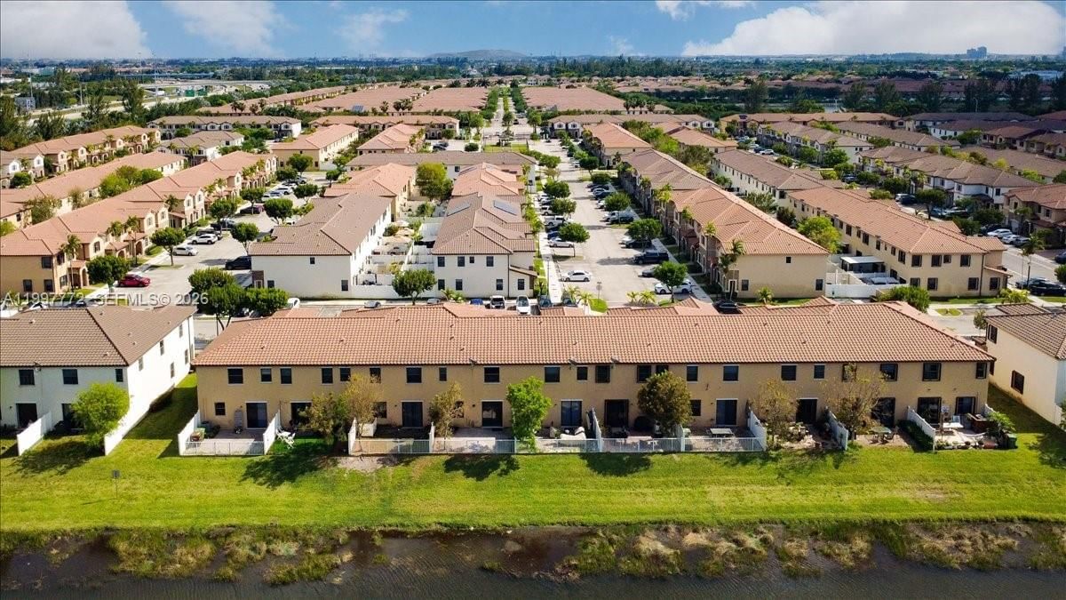 Real estate property located at 3335 94th Ter, Miami-dade, Bonterra, Hialeah, FL