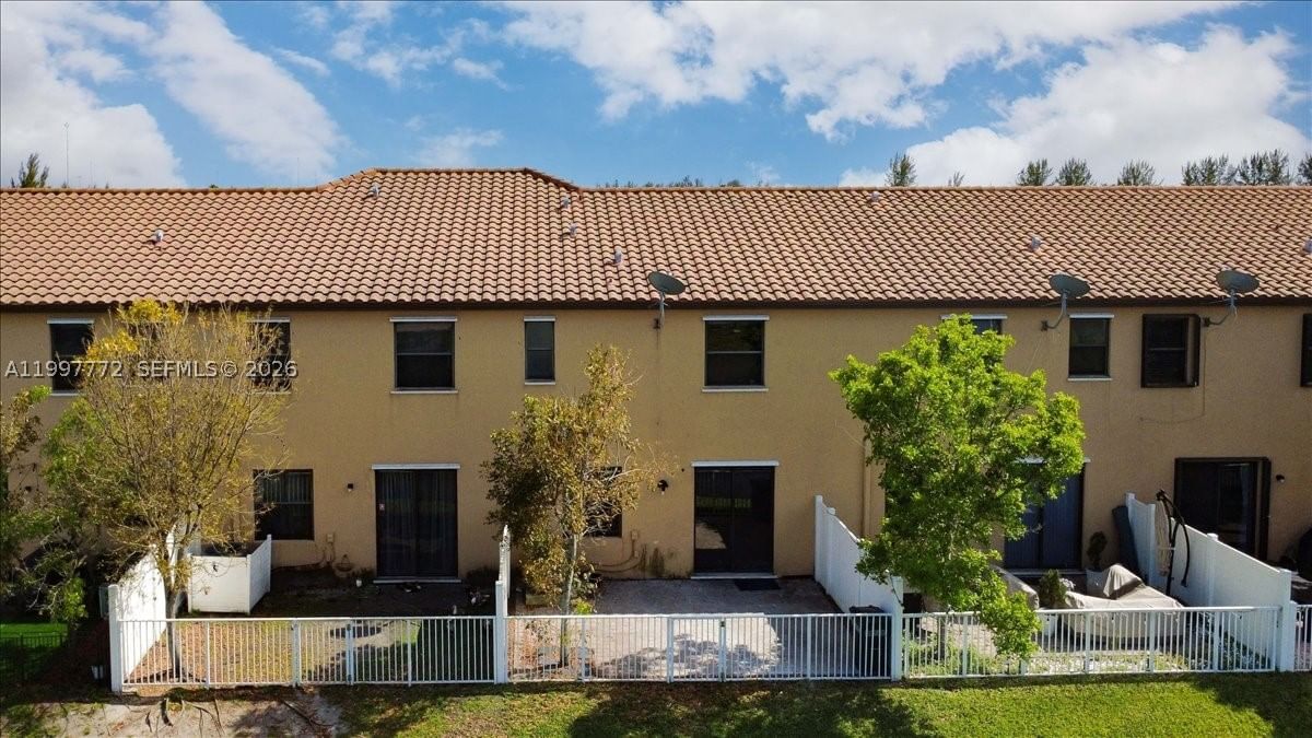 Real estate property located at 3335 94th Ter, Miami-dade, Bonterra, Hialeah, FL