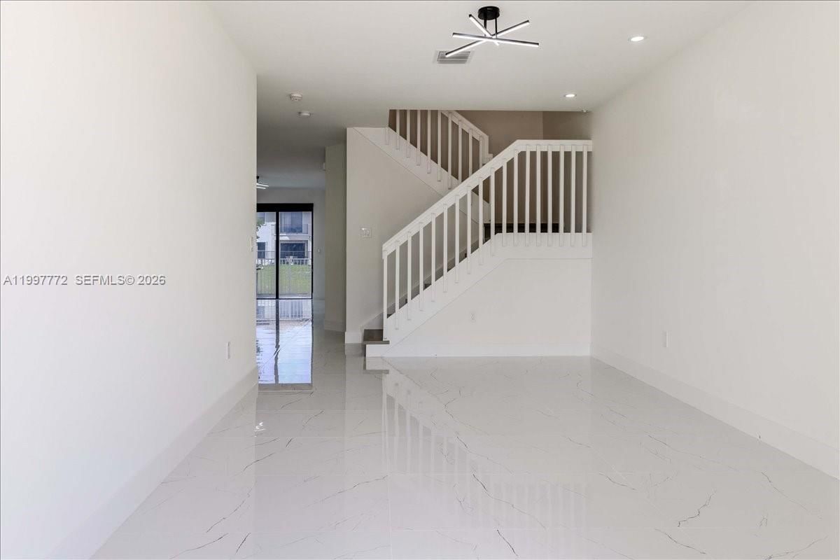 Real estate property located at 3335 94th Ter, Miami-dade, Bonterra, Hialeah, FL