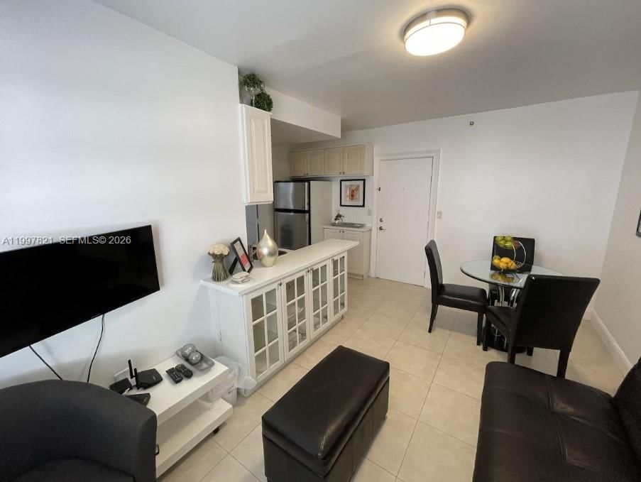 Real estate property located at 335 Ocean Dr #214, Miami-dade, Ocean Walk On South Beach, Miami Beach, FL