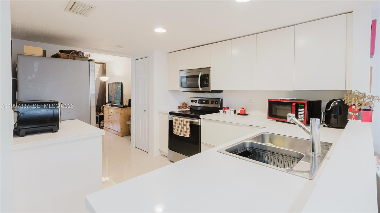 Real estate property located at 101 96th Ter #101, Broward, Fountains Of Jacaranda Co, Plantation, FL