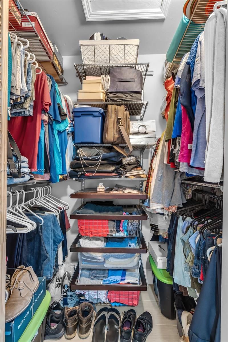 Real estate property located at 7001 35th Ave #169, Miami-dade, Los Palacios Ii Condo, Hialeah, FL