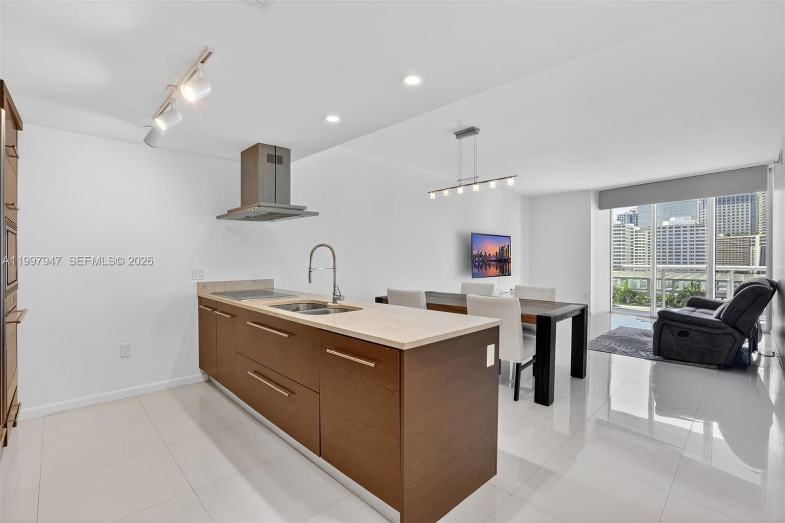 Real estate property located at 495 Brickell Ave #1007, Miami-dade, Icon Brickell No Two, Miami, FL