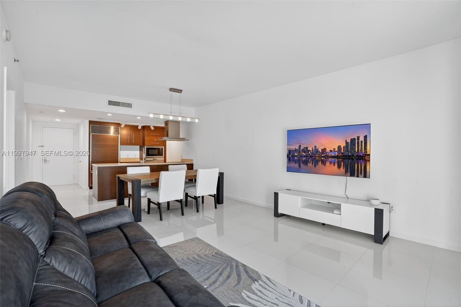 Real estate property located at 495 Brickell Ave #1007, Miami-dade, Icon Brickell No Two, Miami, FL