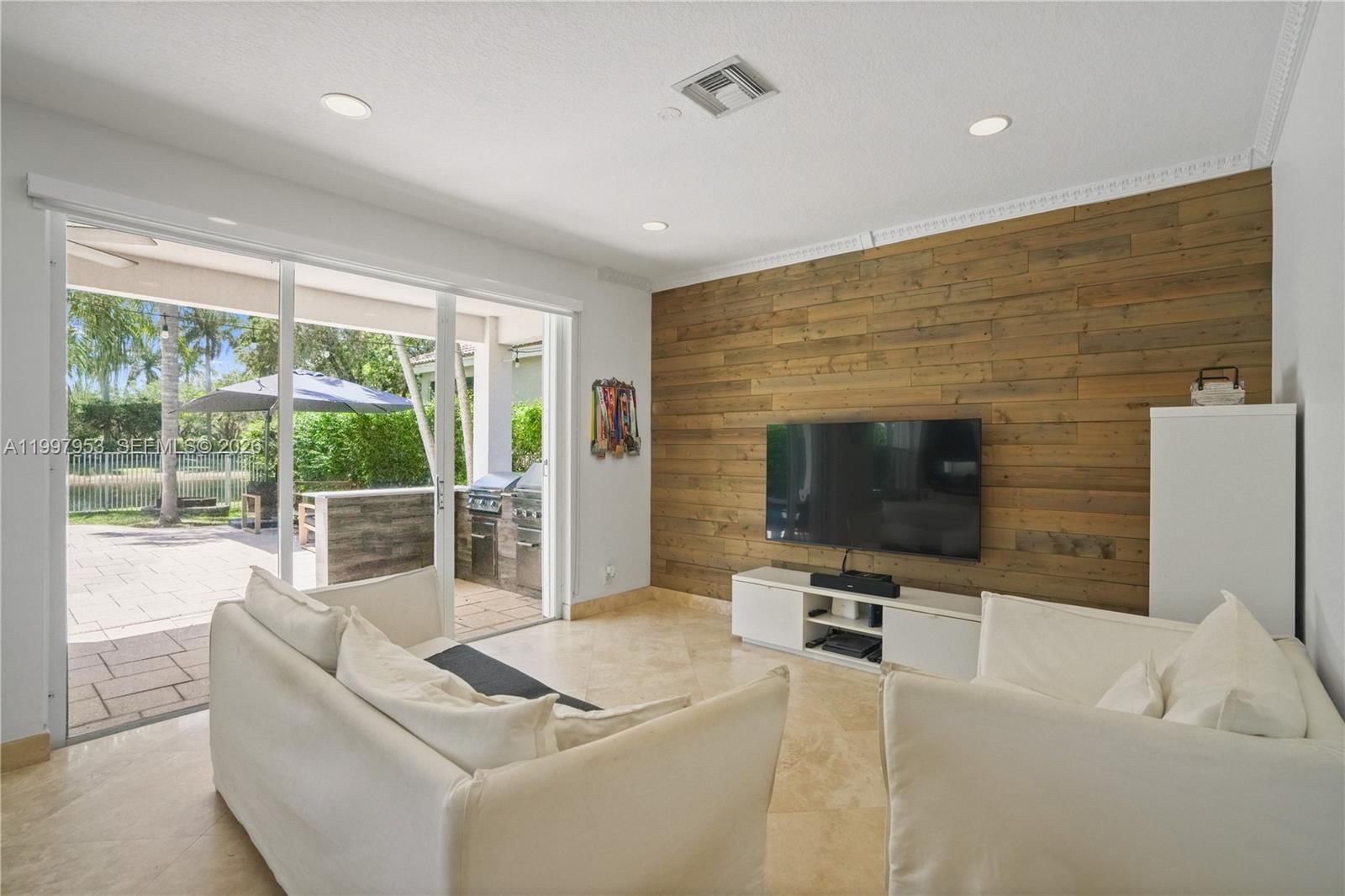 Real estate property located at 1317 Chenille Cir, Broward, Sector 2-parcels 9 & 10, Weston, FL